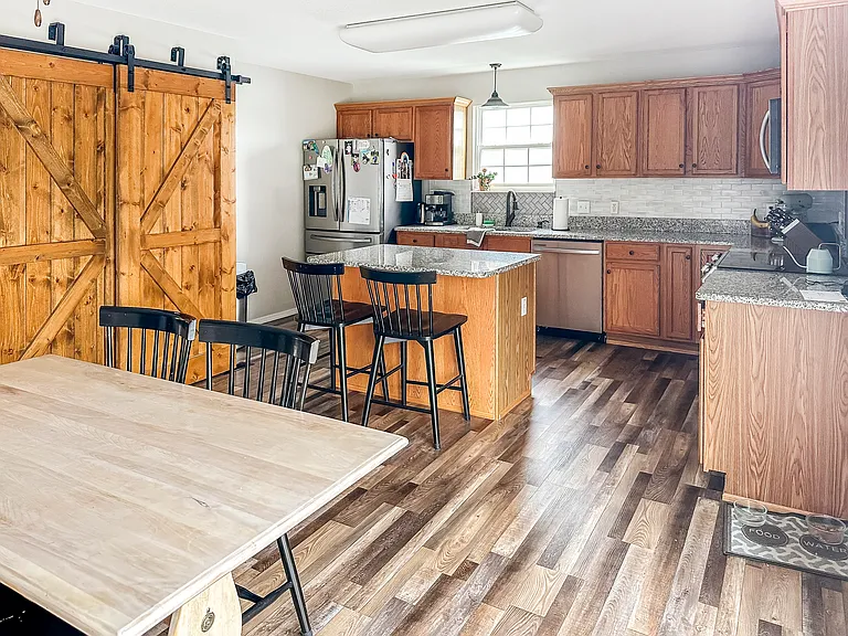 812 Victoria Ln — Photo 17