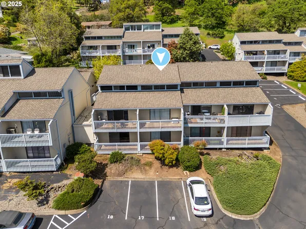 16 NW Mountain View Dr, Roseburg, OR 97471