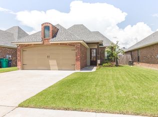 109 Fallstone Rd, Youngsville, LA 70592