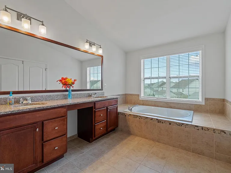 23265 Hanworth St — Photo 13