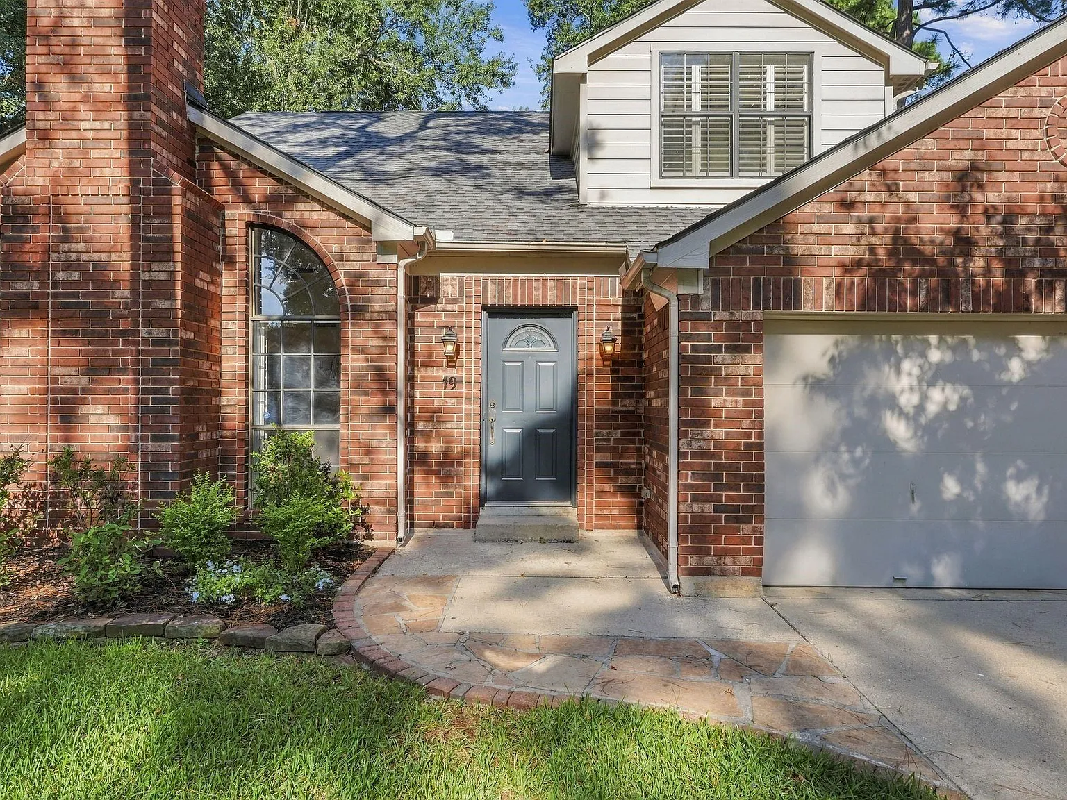 3 bed, 2.5 bath, 2051 sqft, $2,600 — Photo 3