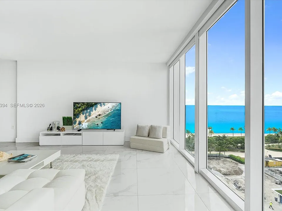 10275 Collins Ave #916