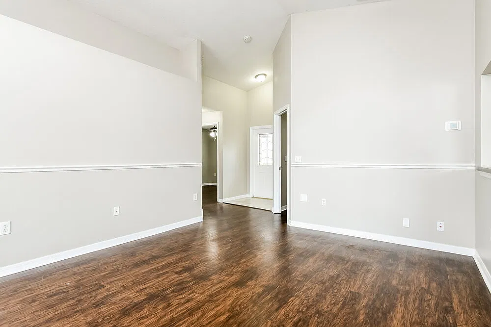 3 bed, 2.0 bath, 1255 sqft, $2,305 — Photo 4