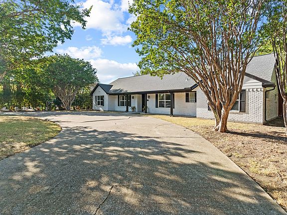 2nd image of 5819 Forest Ln