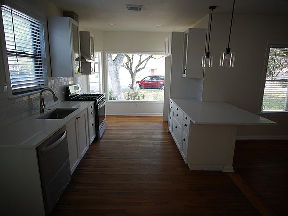 3rd image of 268 Lovera Blvd