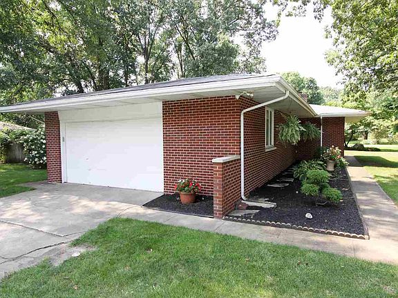 3rd image of 2515 Broadmoor Dr