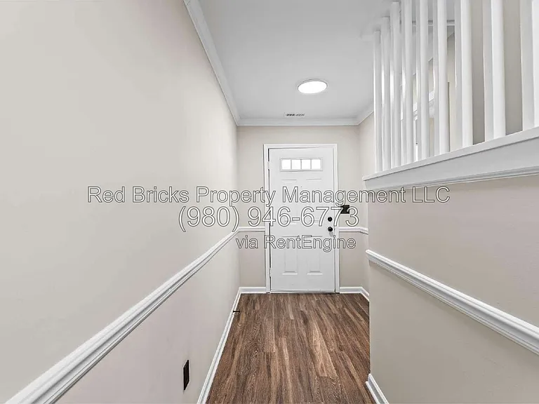 10212 University Park Ln — Photo 4