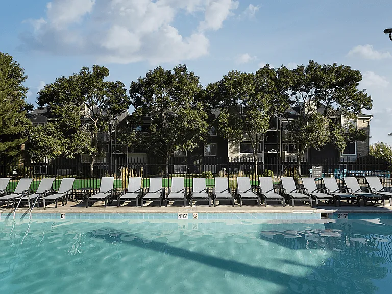St. Moritz Apartments — Photo 18
