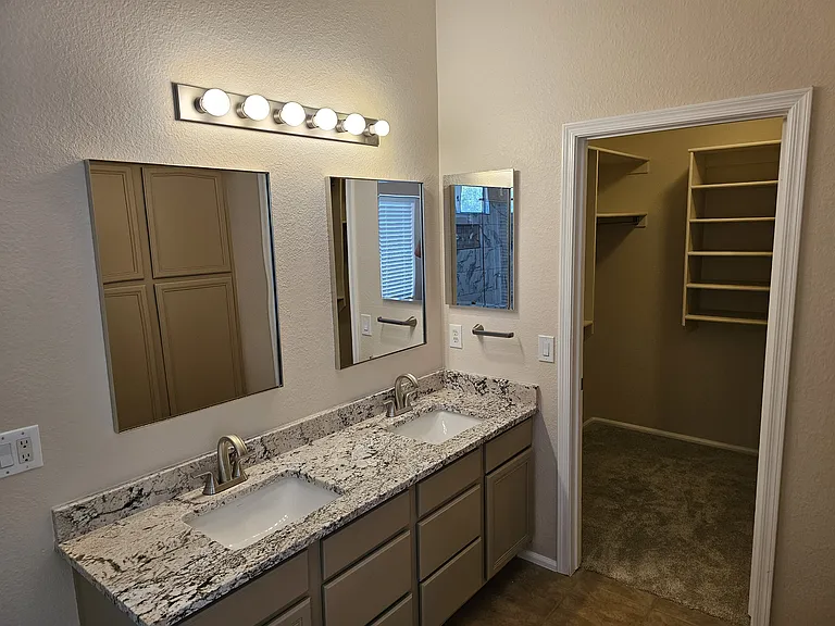 2329 W Gambit Trl — Photo 8