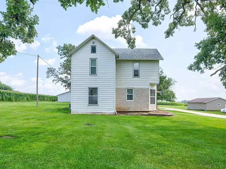 1091 Garfield Ave — Photo 1