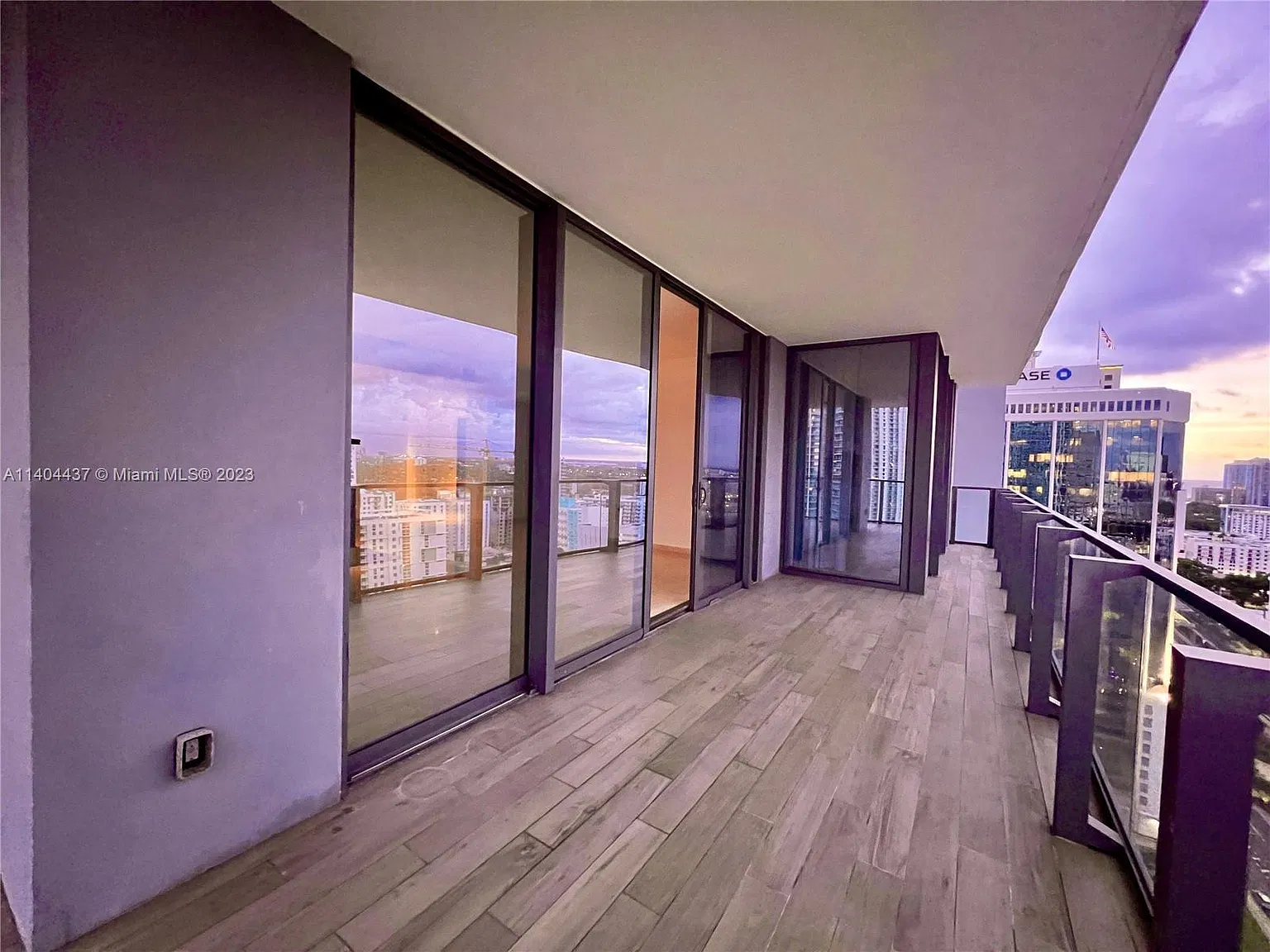 88 SW 7th St — Photo 4