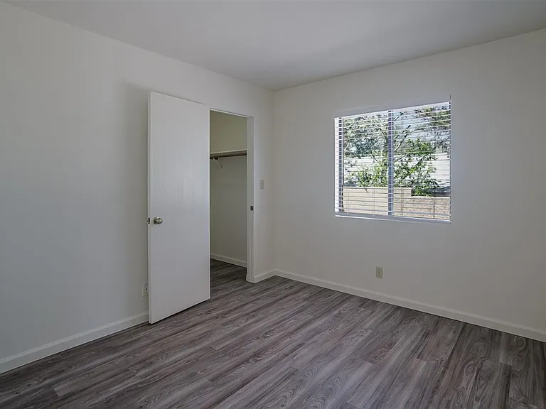645 Ash St — Photo 13