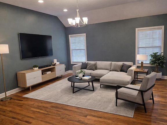 3rd image of 300 Maple Ridge St