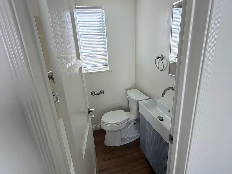 Sunset Park Apartments — Photo 27