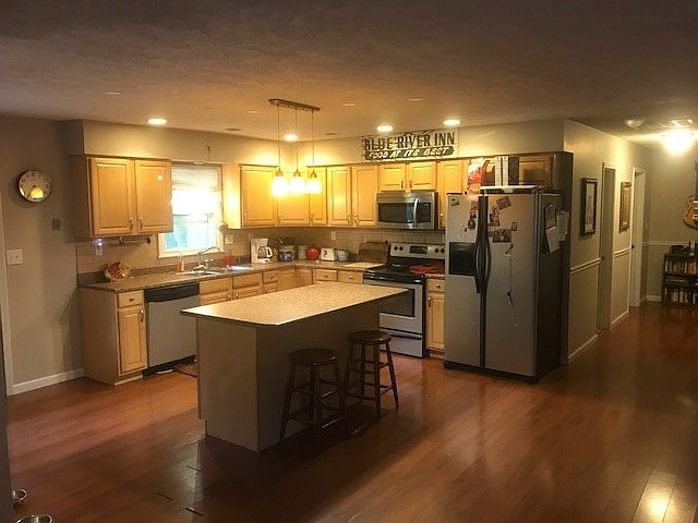 1st image of 8 W Lake Dr