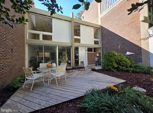 11545 Maple Ridge Rd, Reston, VA 20190