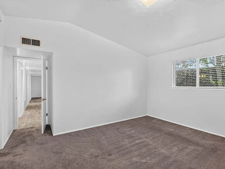 4720 N Miller Rd — Photo 28