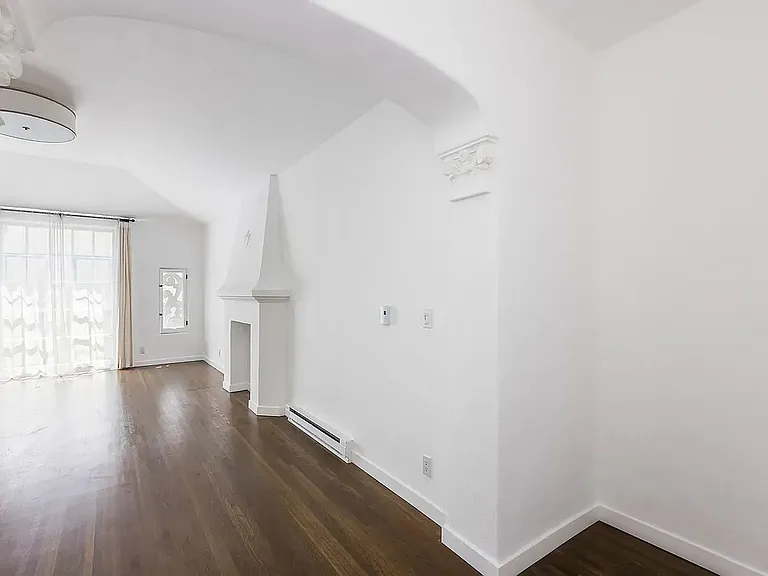 8491 Fountain Ave — Photo 16