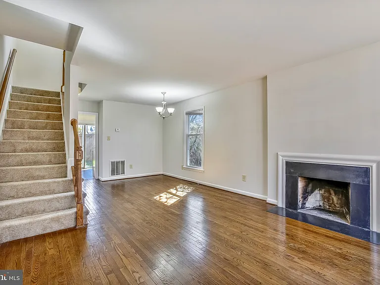 1525 Oronoco St — Photo 2