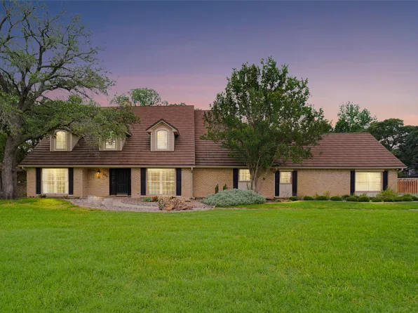 324 Driftwood Ct, Azle, TX 76020
