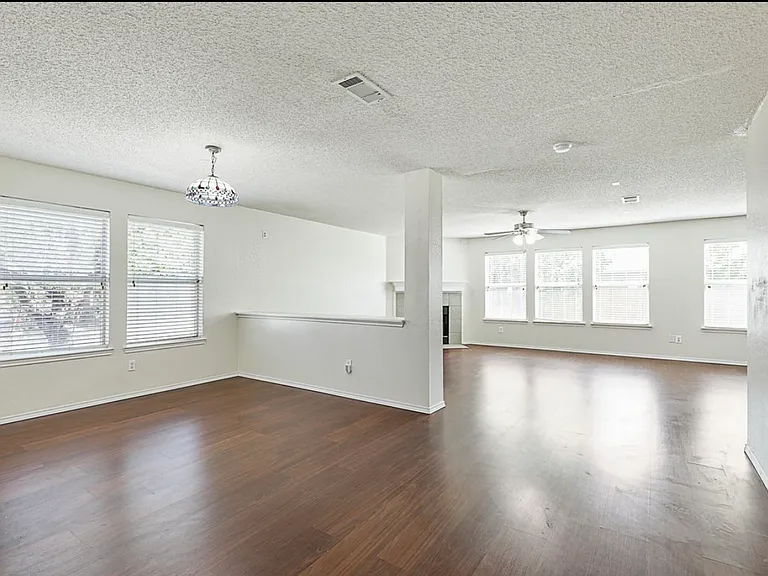 3720 Bandera Ranch Rd — Photo 2