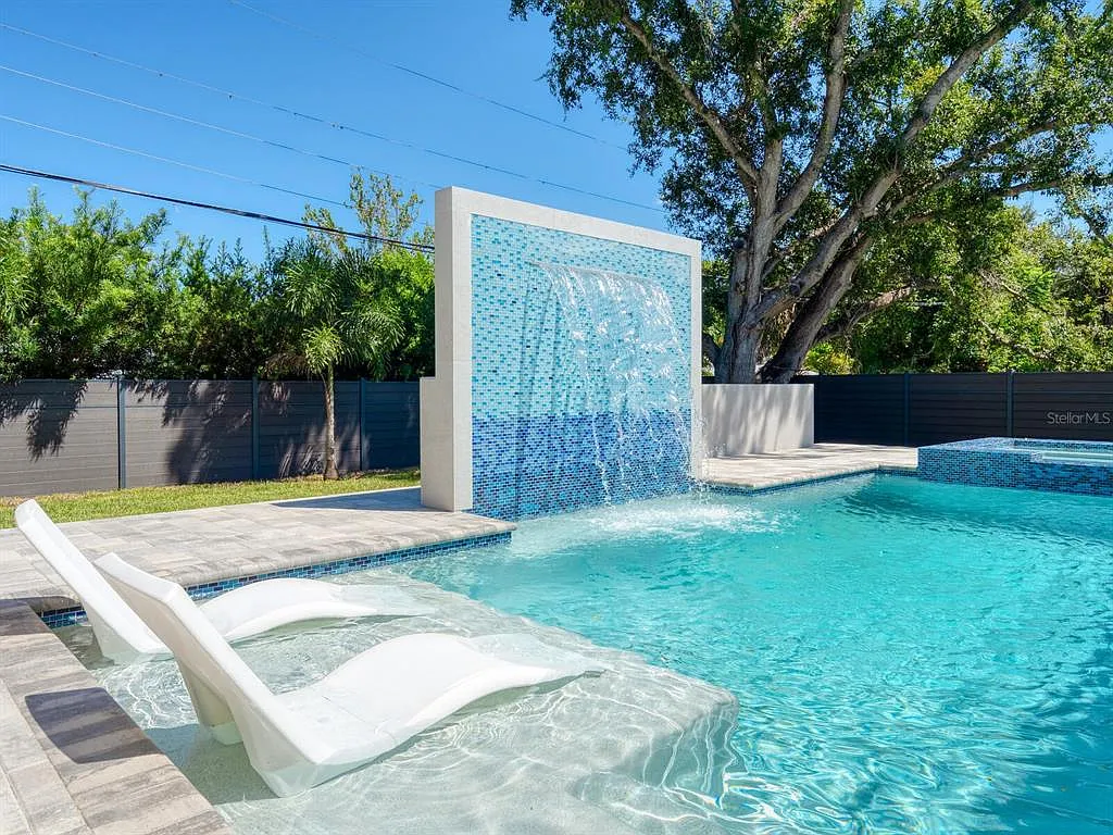 4 bed, 5.5 bath, 3864 sqft, $15,000 — Photo 2
