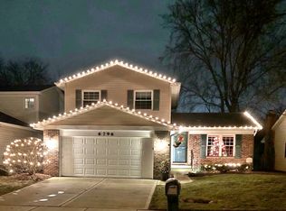 6796 Red Wing Dr, Woodridge, IL 60517