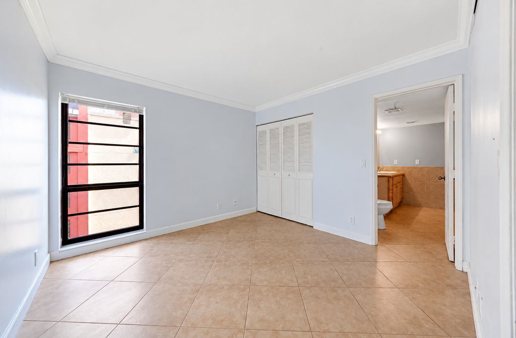 2206 S Cypress Bend Dr, photo 8