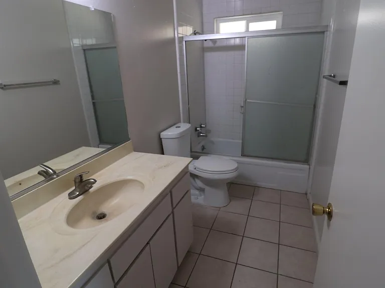 3342 W Oswego Ave — Photo 11
