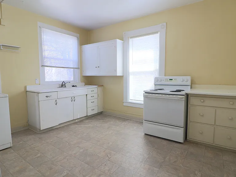407 W 5th St #4 — Photo 9