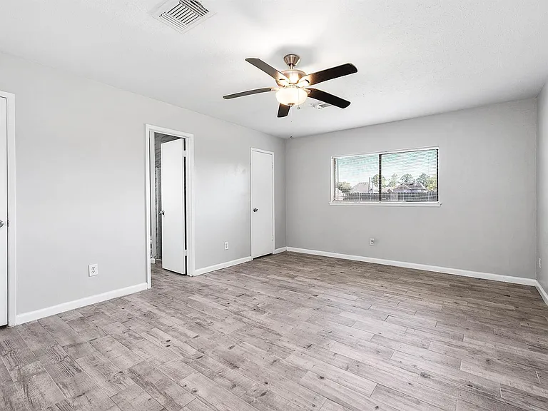 14315 Swanfield Dr — Photo 17