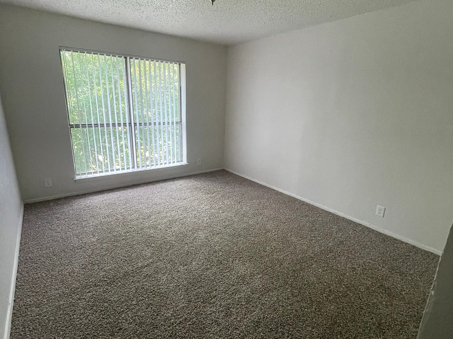 2 bed, 886 sqft, $1,200 — Photo 4