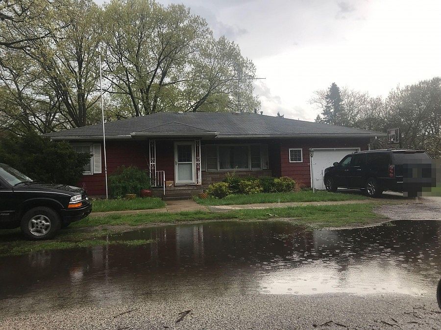 1st image of 302 S Mayhew St