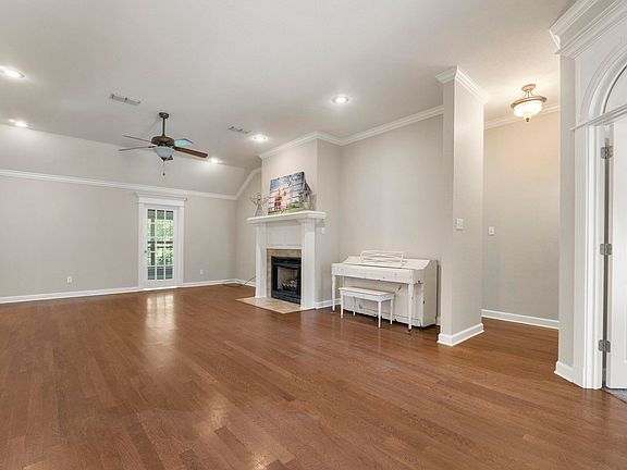 5th image of 130 Lakeland Dr