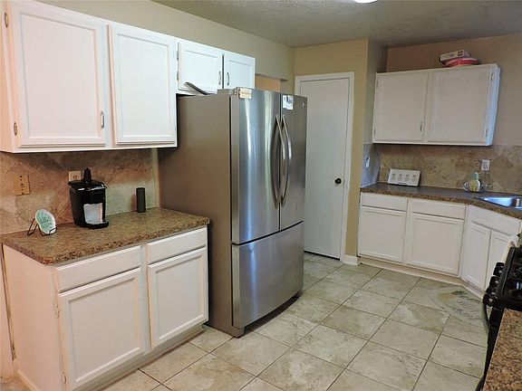 4th image of 809 Bayou Vista Dr