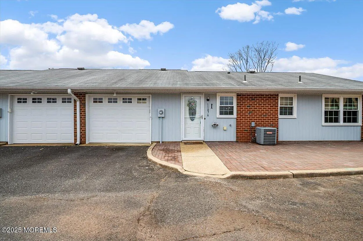 1107A Argyll Circle photo 1