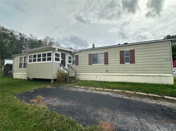 207 Valleyview Dr N, Oakdale, PA 15071