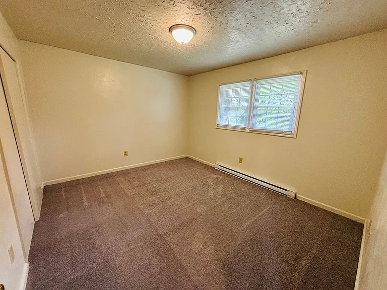 2 Bedroom, 1 Bath Apartment — Photo 9