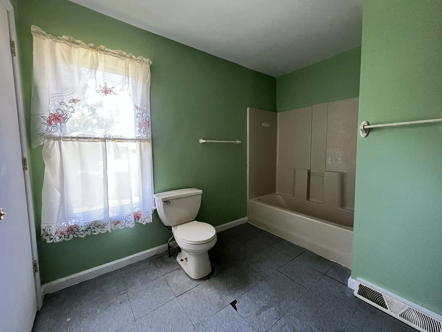 Clarence St — Photo 3