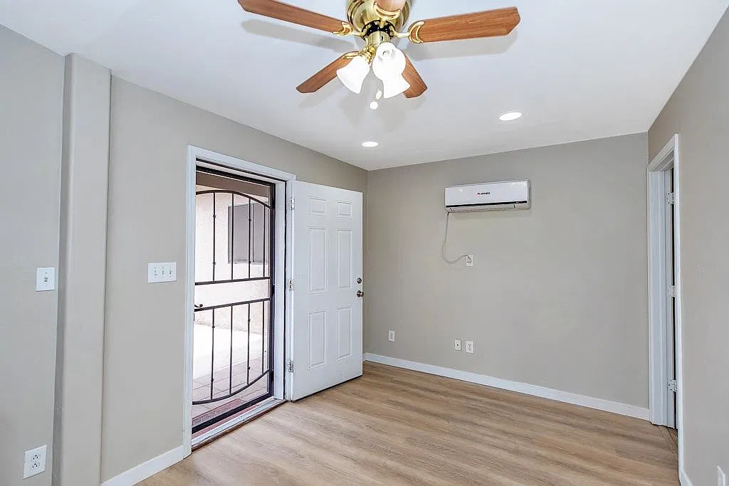 1 bed, 1.0 bath, 450 sqft, $900 — Photo 2