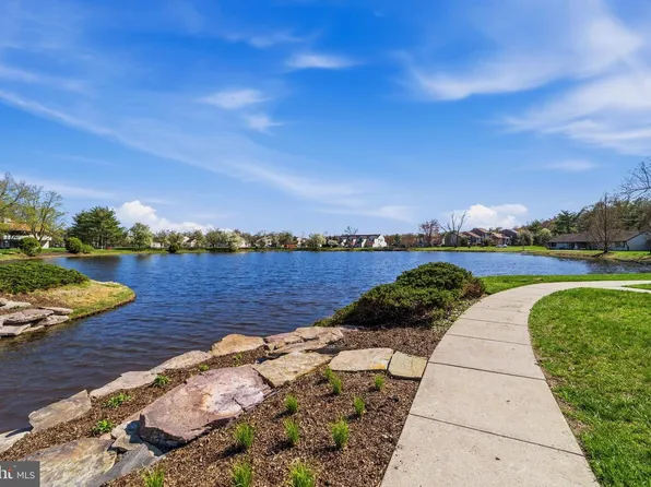 3 E Daisy Ln #B, Mount Laurel, NJ 08054