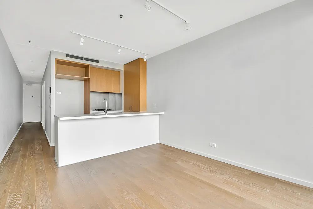 Building Photo - 42-49 Colden St #8W