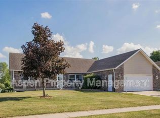 117 Buckeye Ln, Riverside, IA 52327