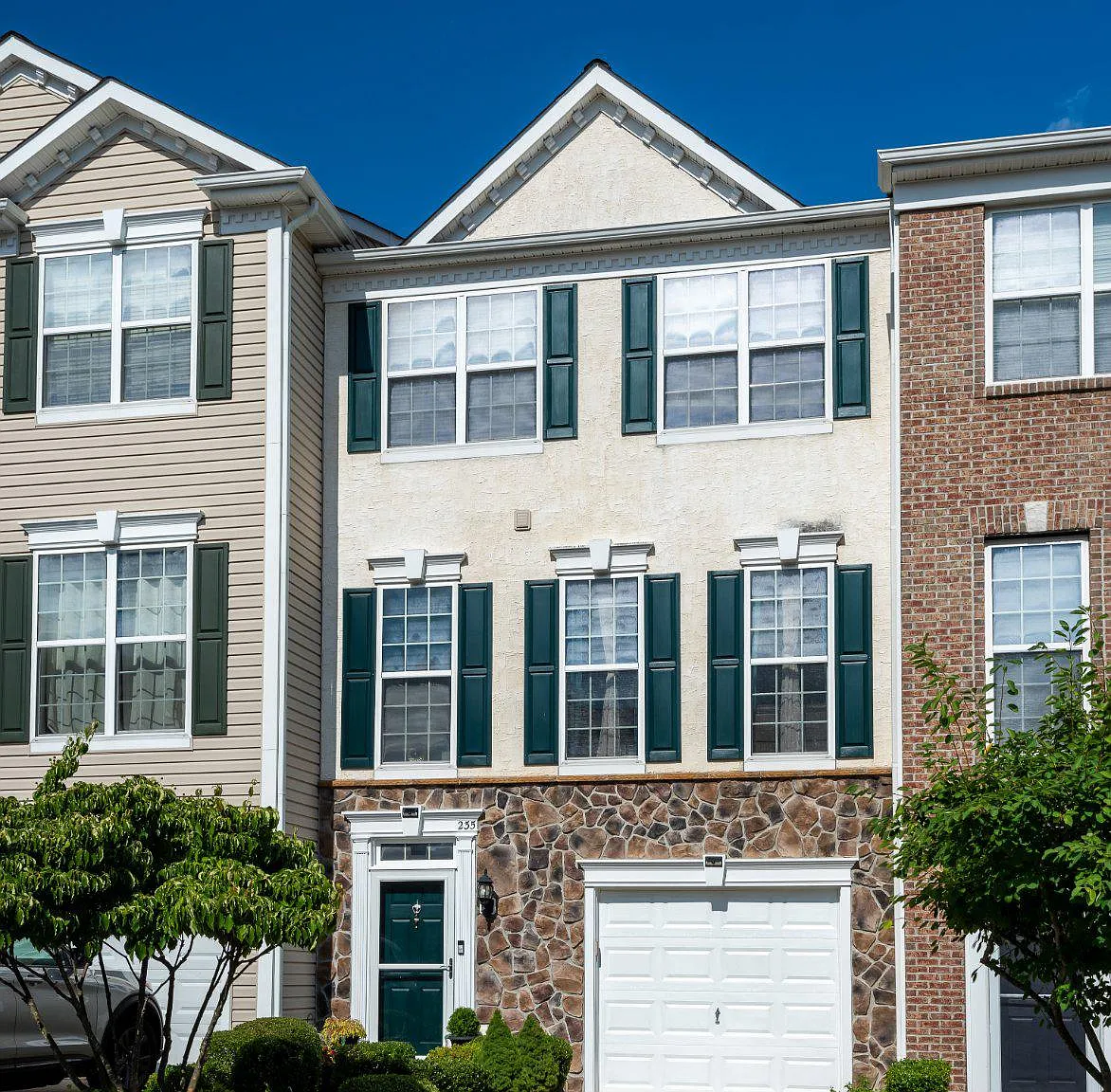 3 bed, 4.0 bath, 1900 sqft, $3,000 — Photo 3