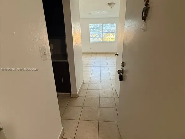 1305 W 53rd St APT 406, Hialeah, FL 33012