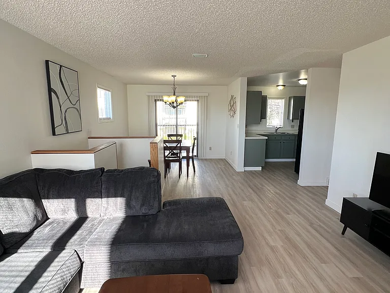 219 14th Ave S #1 — Photo 5