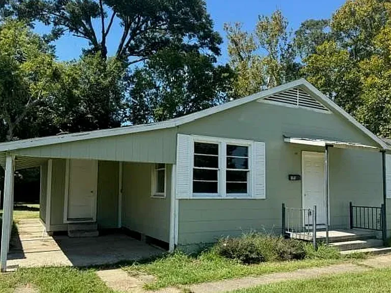 3547 Mission Dr — Photo 1