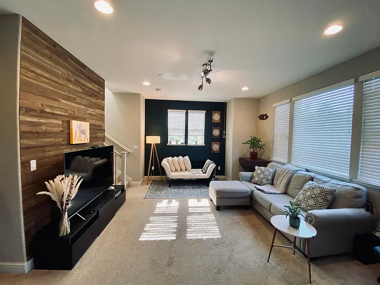 1542 McCandless Dr — Photo 5