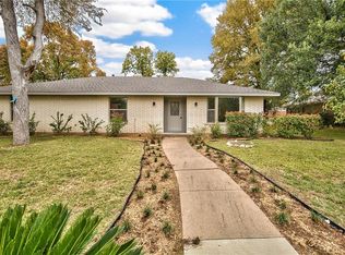 333 Woodbrook Dr, Desoto, TX 75115