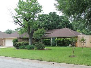 1013 Birchwood Ln, Mansfield, TX 76063